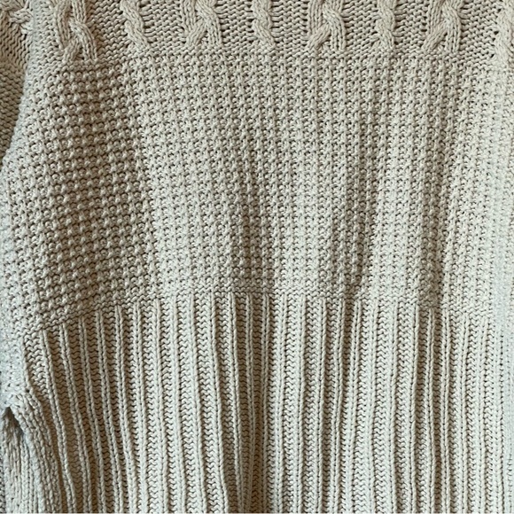 Abercrombie & Fitch Cream Cable Knit Sweater Size Medium - Picture 9 of 16